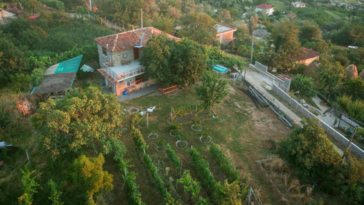 The House In The Village Pellumbas Luaran gambar