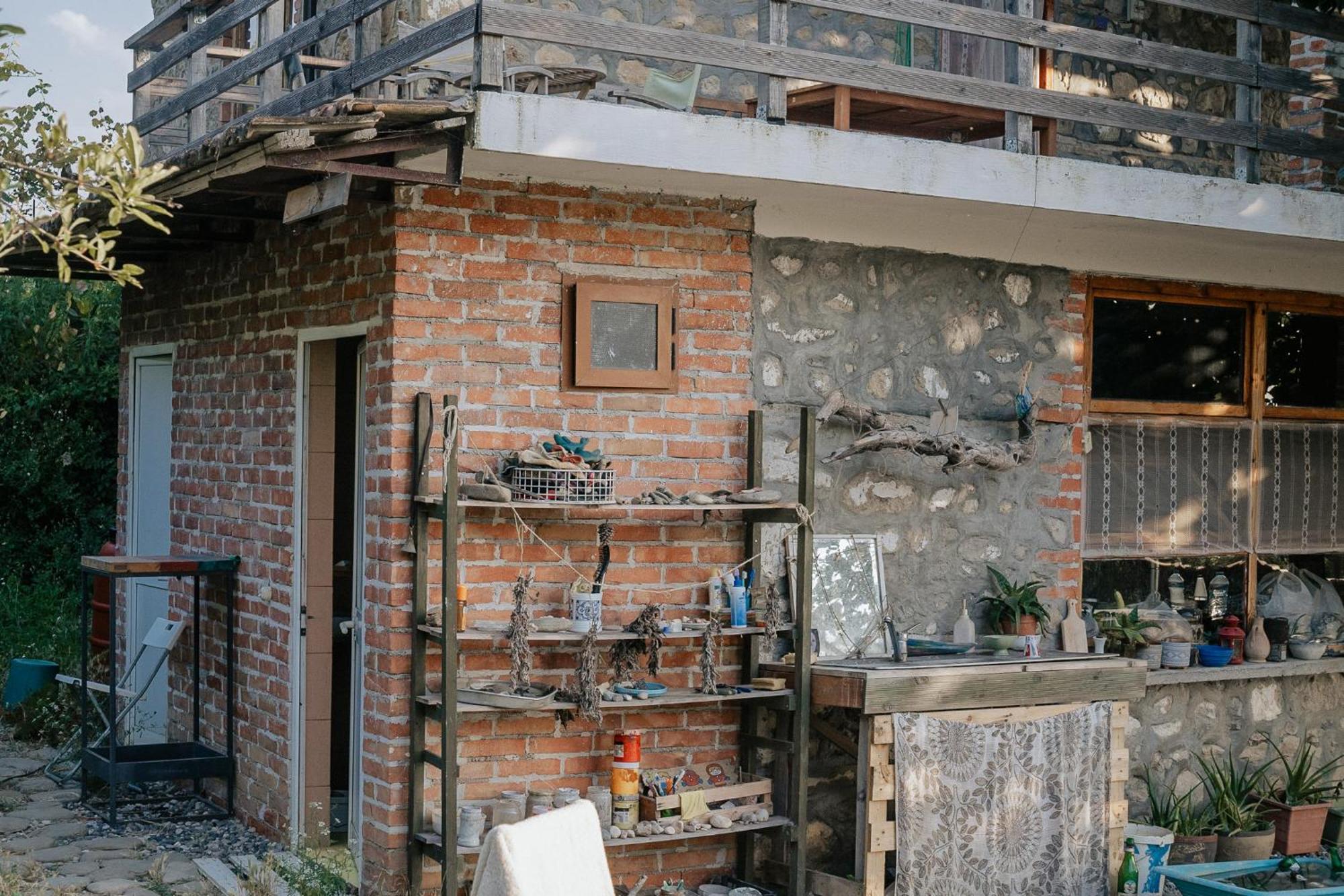 The House In The Village Pellumbas Luaran gambar
