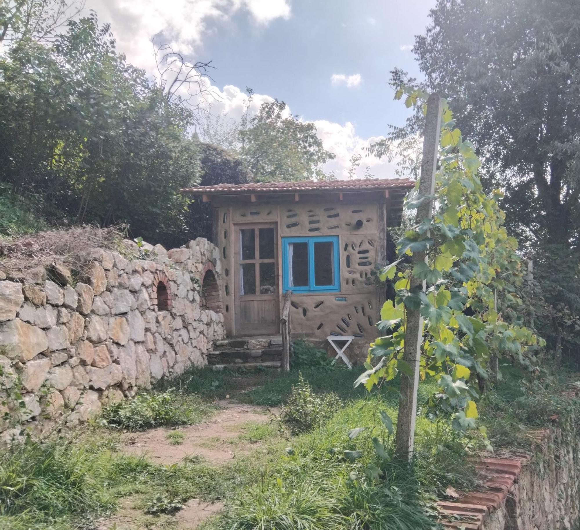 The House In The Village Pellumbas Luaran gambar