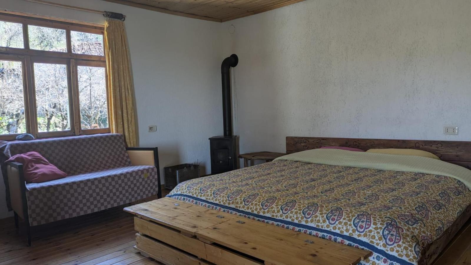 The House In The Village Pellumbas Luaran gambar